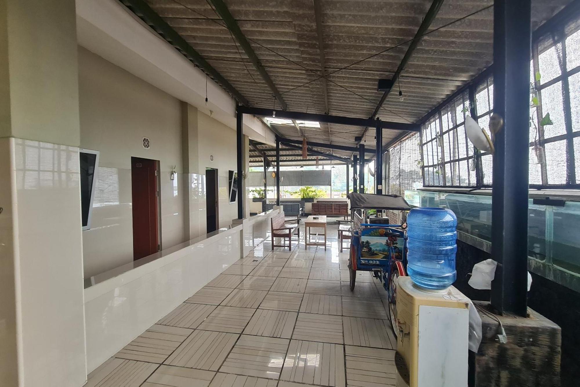 Capital O 93250 Hotel Tirta Kencana 2 Baturaden Banyumas Exterior photo
